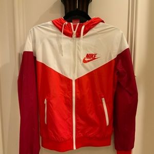 Nike Women’s Windbreaker Lightweight & full zip